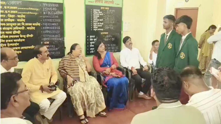 छात्र की मौत के बाद एकलव्य विद्यालय पहुंची कांग्रेस की जांच समिति, व्यवस्थाओं का लिया जायजा