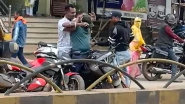 जगदलपुर बस स्टैंड में ओडिशा पुलिस का एक्शन, पिस्टल तानकर हिस्ट्रीशीटर को दबोचा