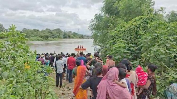 अरपा नदी में नहाने गए दो बच्चे बहकर लापता, SDRF ने शुरू किया सर्च ऑपरेशन; गोताखोरों के देर से पहुंचने पर आक्रोश