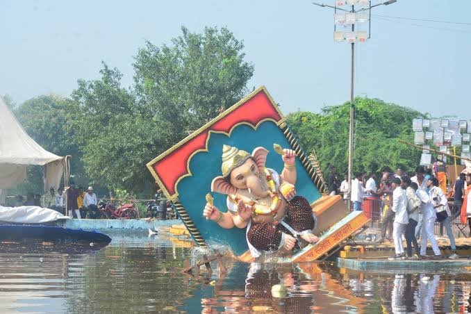 गणेश विसर्जन के लिए निगम ने कसी कमर, महादेव घाट पर क्रेन-गोताखोर और मेडिकल टीम तैनात