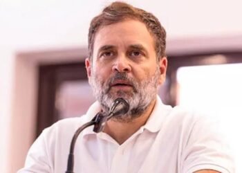 SIR को लेकर चुनाव आयोग में मतभेद की रिपोर्ट से सियासी घमासान, राहुल गांधी ने साधा निशाना