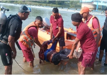 बाइक से एनीकेट पार कर रहा था युवक, खारून नदी में डूबा