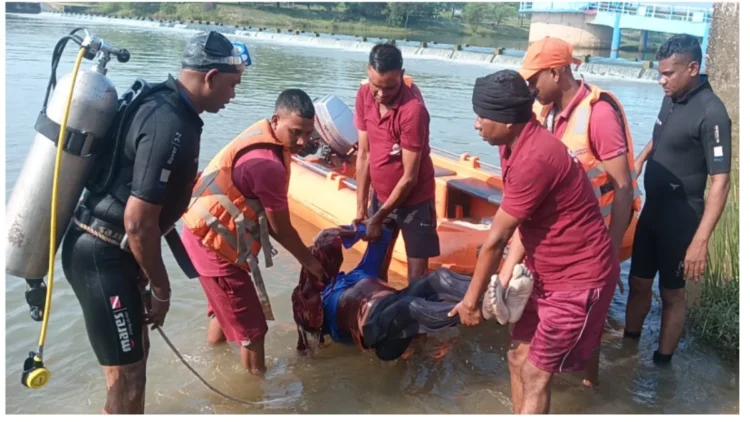 बाइक से एनीकेट पार कर रहा था युवक, खारून नदी में डूबा