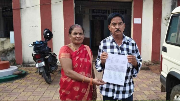 आरंग में बुजुर्ग किसान की पुश्तैनी जमीन पर कब्जे का आरोप, ढाई साल से लगा रहे प्रशासन के चक्कर