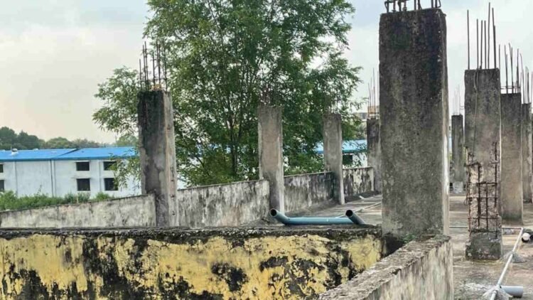 कस्तूरबा विद्यालय में आवासीय भवन निर्माण पर सवाल, 300 मीटर दूर बनाए 9 कमरे