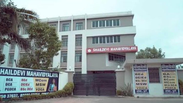 कॉलेज में ऑनलाइन परीक्षा सेंटर खुलवाने का झांसा, ठगों ने 12 लाख रुपए ऐंठे