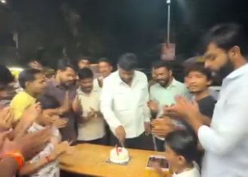 सोशल मीडिया पर वीडियो वायरल, सड़क पर बर्थडे मनाने वालों पर पुलिस की कार्रवाई
