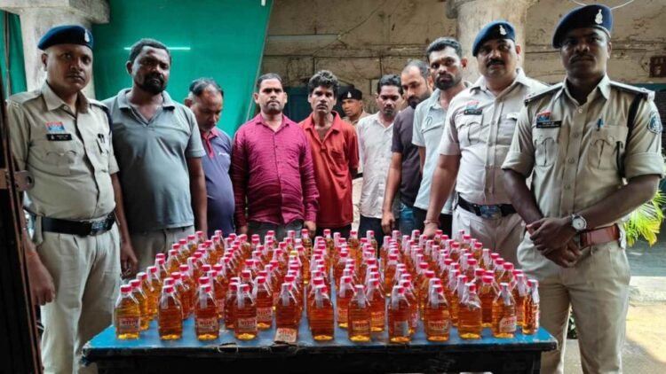 आरंग में शराब तस्करी के बड़े नेटवर्क का भंडाफोड़, शिक्षक-संकुल समन्वयक समेत 7 गिरफ्तार