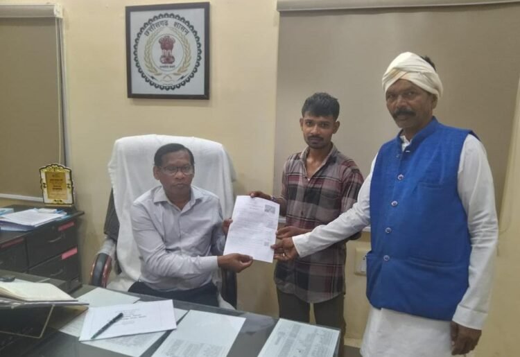 सेवा सेतु पोर्टल से घर बैठे बना विवाह प्रमाण पत्र, धमतरी के राज साहू को सरकारी दफ्तरों के चक्कर से मिली राहत