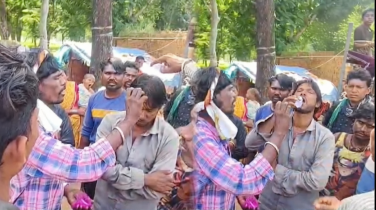धमतरी में अंतिम संस्कार को लेकर विवाद, धर्मांतरण के आरोपों पर 5 घंटे चला हंगामा; लिखित सहमति के बाद हुआ महिला का अंतिम संस्कार