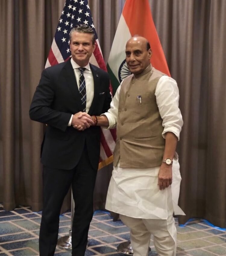 भारत-अमेरिका रक्षा साझेदारी को नई गति, रक्षा मंत्री राजनाथ सिंह और अमेरिकी रक्षा मंत्री पीट हेगसेथ की अहम बैठक