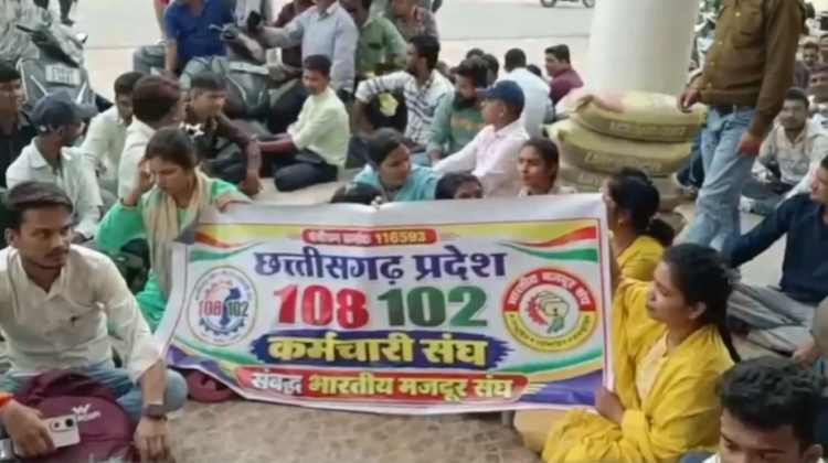 ग्रेच्युटी और बकाया वेतन के लिए 108-102 कर्मचारियों का प्रदर्शन, जय अंबे कंपनी के दफ्तर का घेराव; अनिश्चितकालीन धरना शुरू