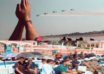 विंग्स ओवर गंगा: वाराणसी में गंगा के ऊपर वायुसेना के लड़ाकू विमानों ने दिखाया करतब