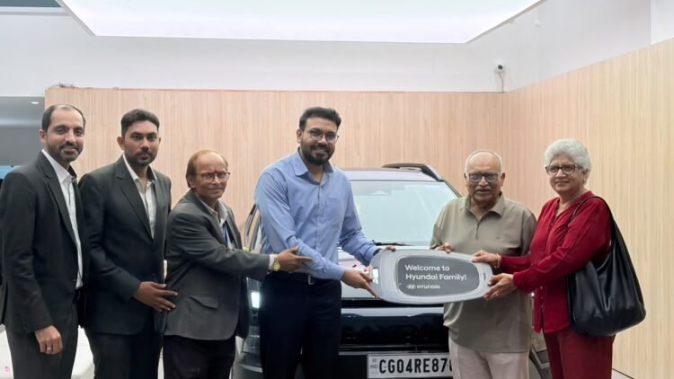छत्तीसगढ़ में Hyundai BAYON की पहली डिलीवरी, रायपुर के दलजीत बग्गा बने पहले ग्राहक; मंगलम हुंडई ने सौंपी चाबी