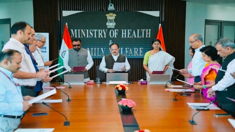 स्वास्थ्य मंत्रालय में नड्डा ने दिलाई ईमानदारी की शपथ, भ्रष्टाचार के खिलाफ सतर्कता पर जोर