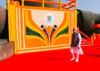 सरदार पटेल की 151वीं जयंती पर केवड़िया पहुंचे PM मोदी, स्टैच्यू ऑफ यूनिटी पर किया नमन; 400 करोड़ से अधिक की परियोजनाओं की सौगात