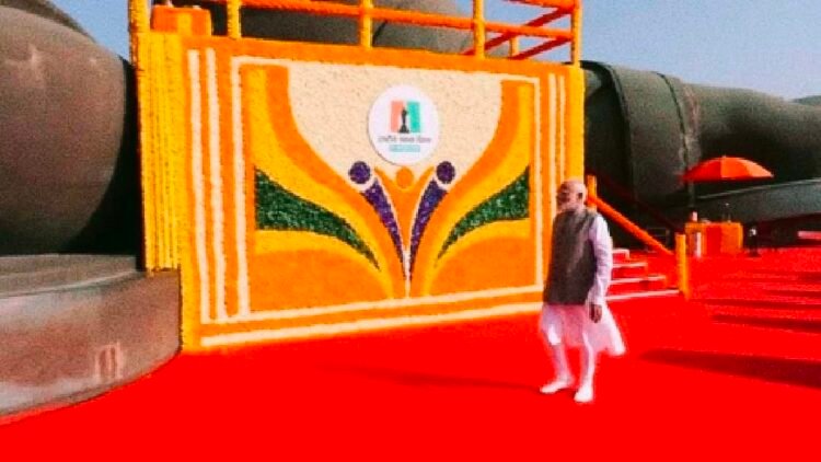 सरदार पटेल की 151वीं जयंती पर केवड़िया पहुंचे PM मोदी, स्टैच्यू ऑफ यूनिटी पर किया नमन; 400 करोड़ से अधिक की परियोजनाओं की सौगात