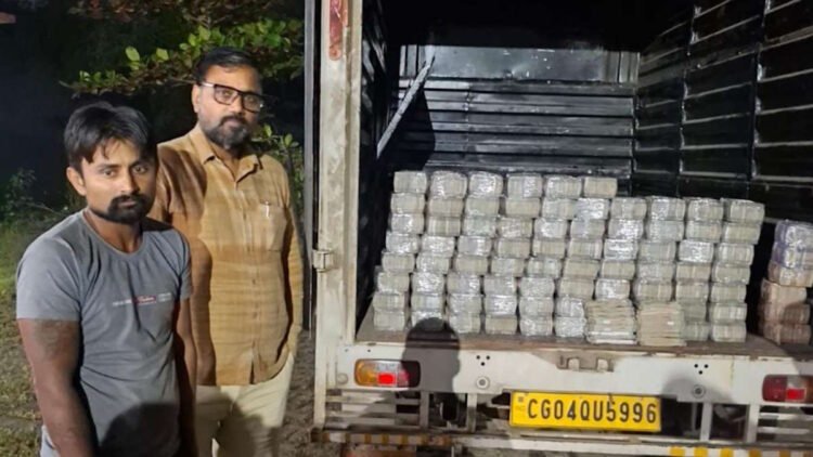 दुर्ग में पुलिस की बड़ी कार्रवाई, पिकअप के सीक्रेट चेंबर से मिले ₹4 करोड़, दो लोग हिरासत में