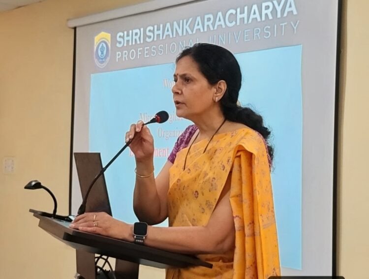 श्री शंकराचार्य प्रोफेशनल यूनिवर्सिटी में सूक्ष्मजीव विज्ञान की दो दिवसीय कार्यशाला संपन्न