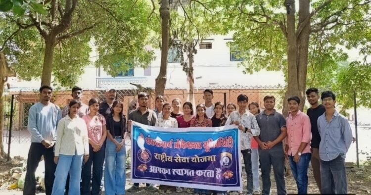 श्री शंकराचार्य प्रोफेशनल यूनिवर्सिटी में स्वच्छता अभियान