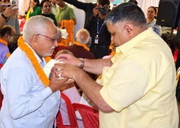 सेवा संकल्प अभियान: अंतर्राष्ट्रीय वृद्धजन दिवस पर सियानगुड़ी में बुजुर्गों का सम्मान, राजेश अग्रवाल ने शॉल-श्रीफल भेंट कर लिया आशीर्वाद
