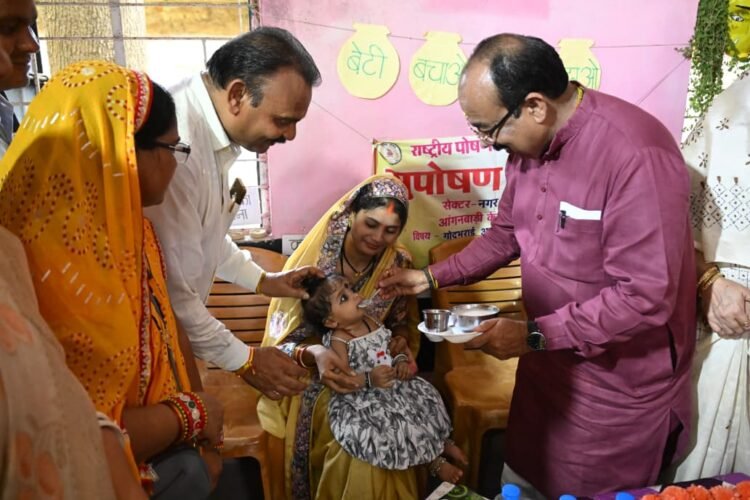बच्चों संग घुले-मिले डिप्टी CM अरुण साव, लोरमी के आंगन मिलन उत्सव में दिखा आत्मीय अंदाज