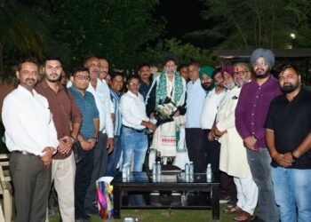 सड़क दुर्घटना के बाद स्वस्थ होकर रायपुर लौटे भाजपा प्रदेश अध्यक्ष किरण सिंह देव से CAIT छत्तीसगढ़ की टीम ने की सौजन्य भेंट