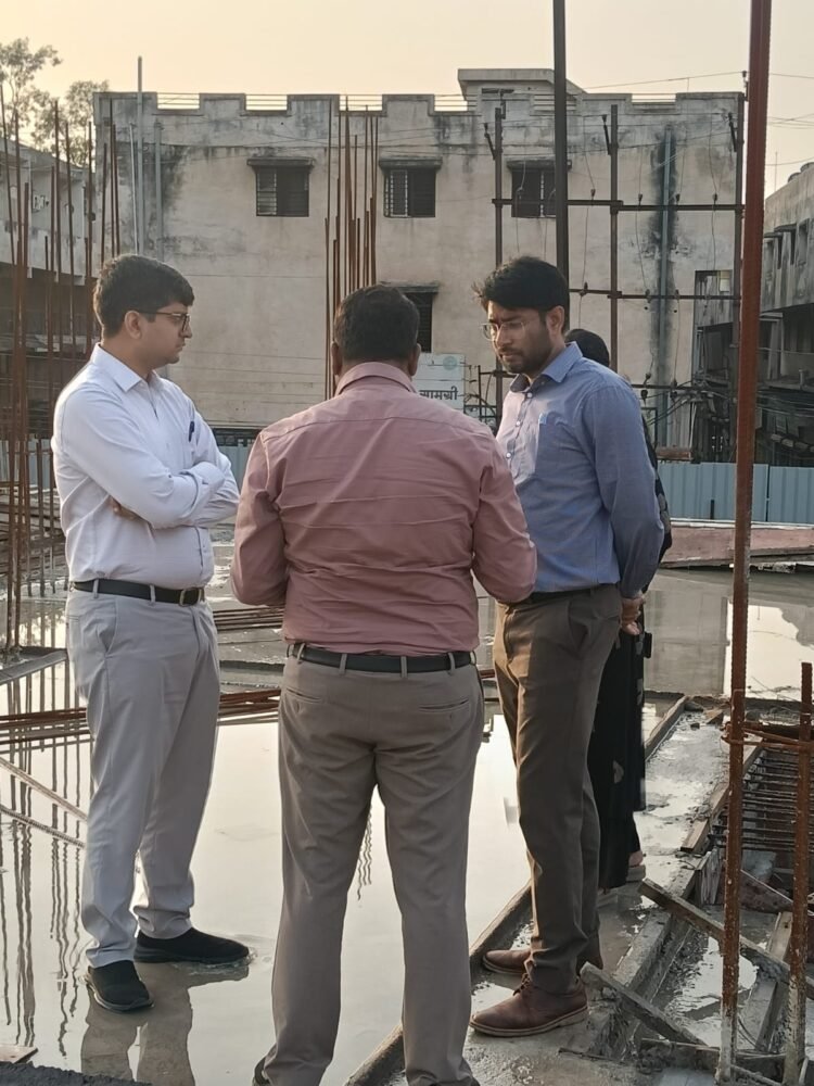 रायपुर में विकास परियोजनाओं का निरीक्षण, निगम आयुक्त संबित मिश्रा ने निर्माण कार्यों में तेजी के दिए निर्देश