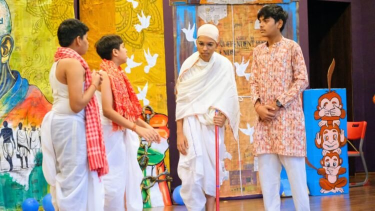 ब्रह्मविद द ग्लोबल स्कूल में ‘अनुभूति’ का आयोजन, नाट्य झांकियों में जीवंत हुए बापू के आदर्श…