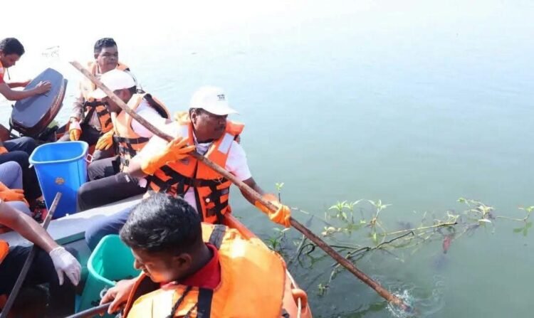 बीजापुर के महादेव तालाब में वन मंत्री केदार कश्यप ने किया श्रमदान, स्वच्छता का दिया संदेश