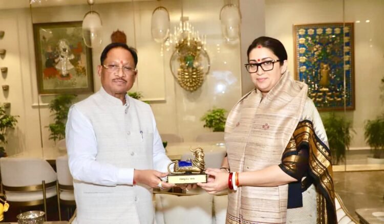 CM विष्णुदेव साय ने स्मृति ईरानी से की मुलाकात, छत्तीसगढ़ के विकास कार्यों और योजनाओं पर हुई चर्चा