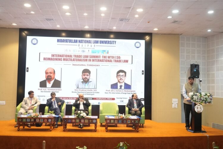 एचएनएलयू में इंटरनेशनल ट्रेड लॉ समिट 2026 का शुभारंभ, WTO के भविष्य और वैश्विक व्यापार व्यवस्था पर मंथन