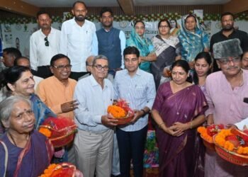 बलौदाबाजार में 180 वरिष्ठ नागरिकों का सम्मान, शॉल-श्रीफल भेंटकर किया अभिनंदन