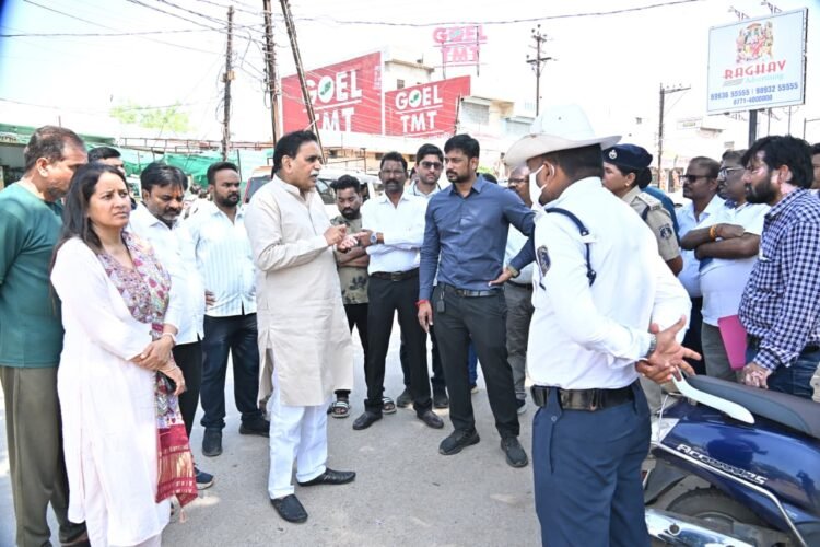 रायपुर पश्चिम में ₹5 करोड़ के विकास कार्यों का निरीक्षण, विधायक राजेश मूणत ने महादेव घाट पुल से पहले सर्विस रोड बनाने दिए निर्देश