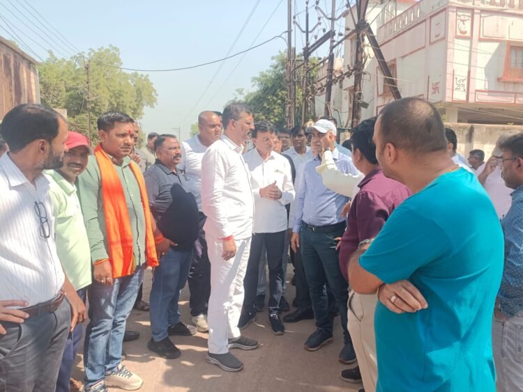भनपुरी में विधायक मोतीलाल साहू का औचक निरीक्षण, अधिकारियों को विकास कार्य जल्द पूरा करने के दिए निर्देश