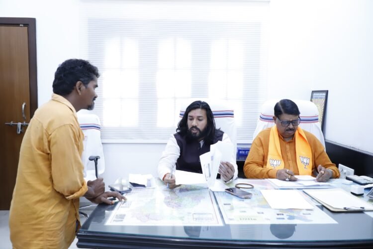 भाजपा प्रदेश कार्यालय के ‘सहयोग केंद्र’ में कैबिनेट मंत्री गुरु खुशवंत साहेब ने किया संवाद
