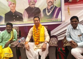 कुटकीपारा में वीरांगना रानी दुर्गावती की प्रतिमा स्थापित, गांव-गांव तक पहुंचे उनके संघर्ष और स्वाभिमान की प्रेरणा – राजा खड्ग राज सिंह