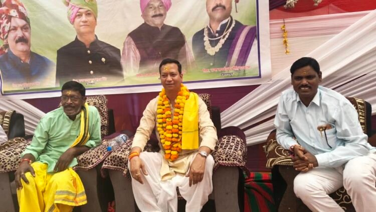 कुटकीपारा में वीरांगना रानी दुर्गावती की प्रतिमा स्थापित, गांव-गांव तक पहुंचे उनके संघर्ष और स्वाभिमान की प्रेरणा – राजा खड्ग राज सिंह