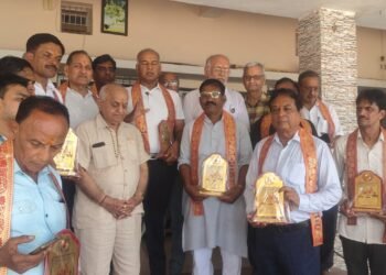 जैन पत्रकार महासंघ ने किए महातीर्थ चंद्रगिरि डोंगरगढ़ में आचार्य श्री की समाधि स्थल के दर्शन