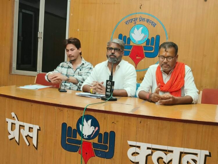 रायपुर में गौठान संचालकों का निगम कमिश्नर के खिलाफ मोर्चा, चारा-पानी और भुगतान में लापरवाही का आरोप; ताला लगाने की चेतावनी