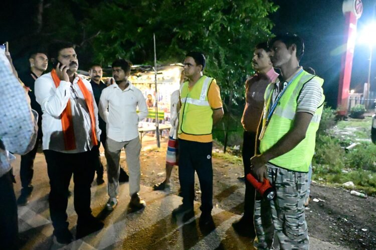 हाइवे पर बैठे पशुओं को देख भड़के डिप्टी CM विजय शर्मा, अधिकारियों को लगाई फटकार; पेट्रोलिंग बढ़ाने के निर्देश