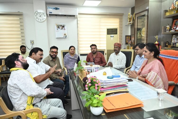 तेलीबांधा चौक के नामकरण पर महापौर मीनल चौबे ने किया स्पष्ट, ‘सेवा ज्योति संकल्प चौक’ सिर्फ ट्राई-जंक्शन के ट्रैफिक आइलैंड का होगा नाम