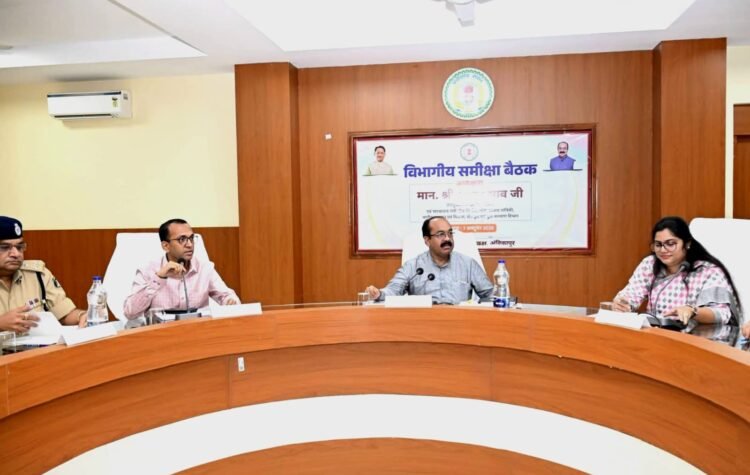 उप मुख्यमंत्री अरुण साव ने सरगुजा-सूरजपुर की विकास योजनाओं की समीक्षा की, अक्टूबर तक PM आवास पूरे करने और सड़कों की मरम्मत में तेजी के निर्देश