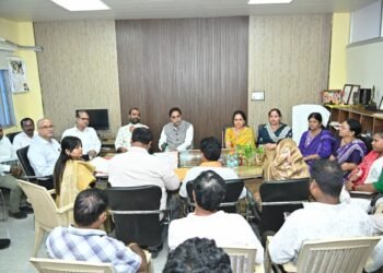 रायपुर पश्चिम में विकास कार्यों की समीक्षा, विधायक राजेश मूणत ने दीपावली से पहले स्ट्रीट लाइट दुरुस्त करने के दिए निर्देश; पेयजल और सफाई व्यवस्था पर भी जोर