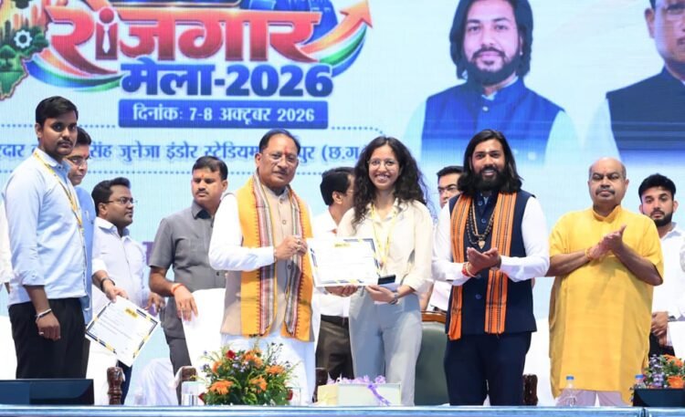 राज्य स्तरीय रोजगार मेले में 5 हजार से अधिक युवाओं का चयन, CM साय ने 1100 युवाओं को सौंपे ऑफर लेटर