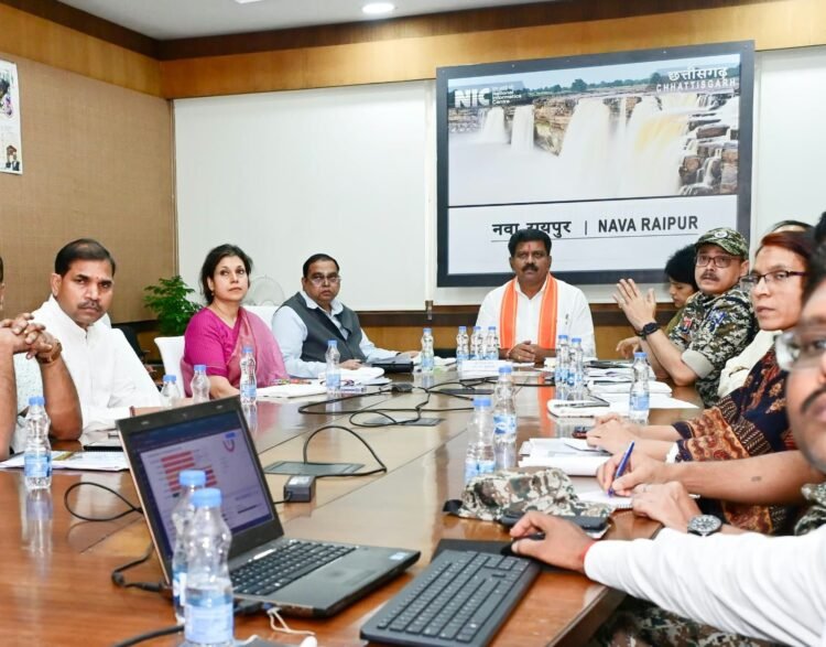 नक्सल प्रकरणों की वापसी और पुनर्वास पर सख्ती, विजय शर्मा ने 15 दिन में जिला समितियों की बैठक के दिए निर्देश