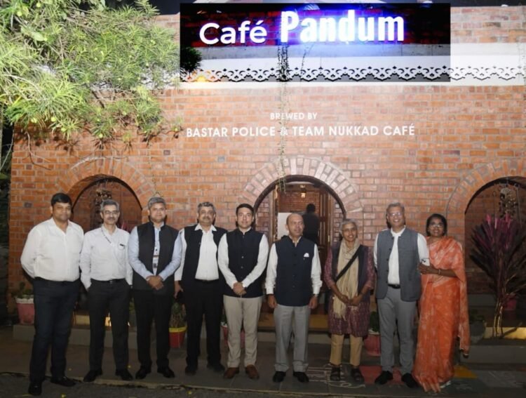 बस्तर में पुनर्वास की मिसाल बना ‘कैफे पण्डुम’, मुख्यधारा में लौटे युवा संभाल रहे संचालन; केंद्र के वरिष्ठ अधिकारियों ने की सराहना