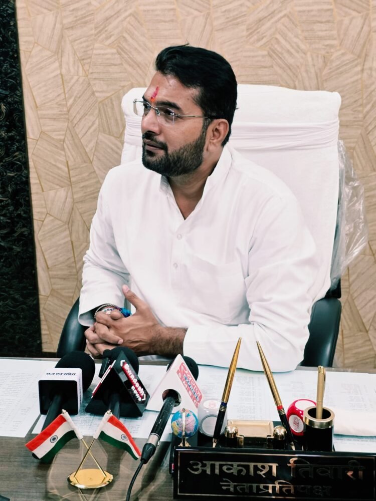 रायपुर नगर निगम में महापौर परिषद और अधिकारियों के बीच टकराव, MIC की बैठक नहीं हो सकी शुरू; नेता प्रतिपक्ष आकाश तिवारी ने उठाए सवाल