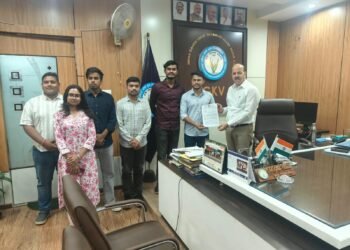 107 में से 100 विद्यार्थी अनुत्तीर्ण घोषित, ABVP ने IGKV कुलपति को सौंपा ज्ञापन; निःशुल्क पुनर्मूल्यांकन सहित प्रमुख माँगों पर बनी सहमति