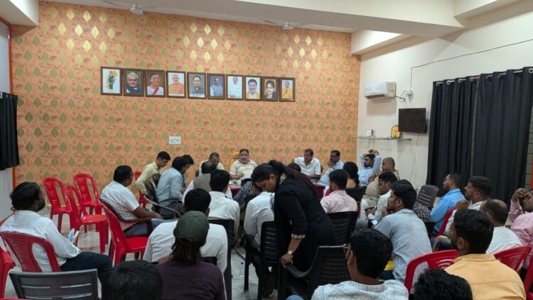 रायपुर में बंद स्ट्रीट लाइटों पर विधायक सुनील सोनी नाराज, त्योहारी सीजन में तत्काल चालू करने के निर्देश; सफाई के लिए बैकअप वाहन रखने को कहा